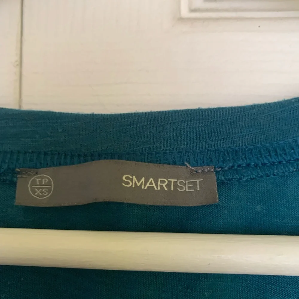 Smart Set Deep Teal V-Neck Tee - Picture 2 of 2